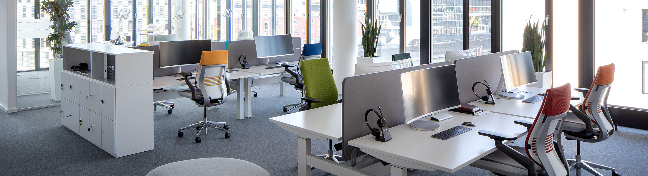 Farbenfrohes Open Space Büro