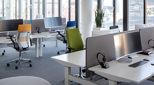 Farbenfrohes Open Space Büro